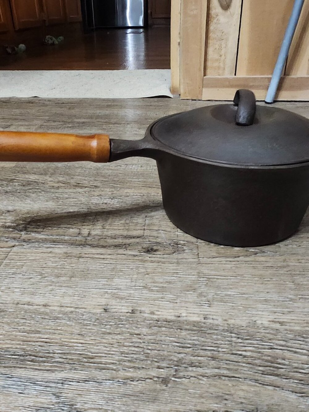 2 quart cast iron sauce pan with lid